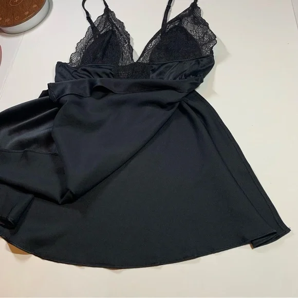 XS Victoria’s Secret black satin and lace camisole w side slits - Picture 5 of 11